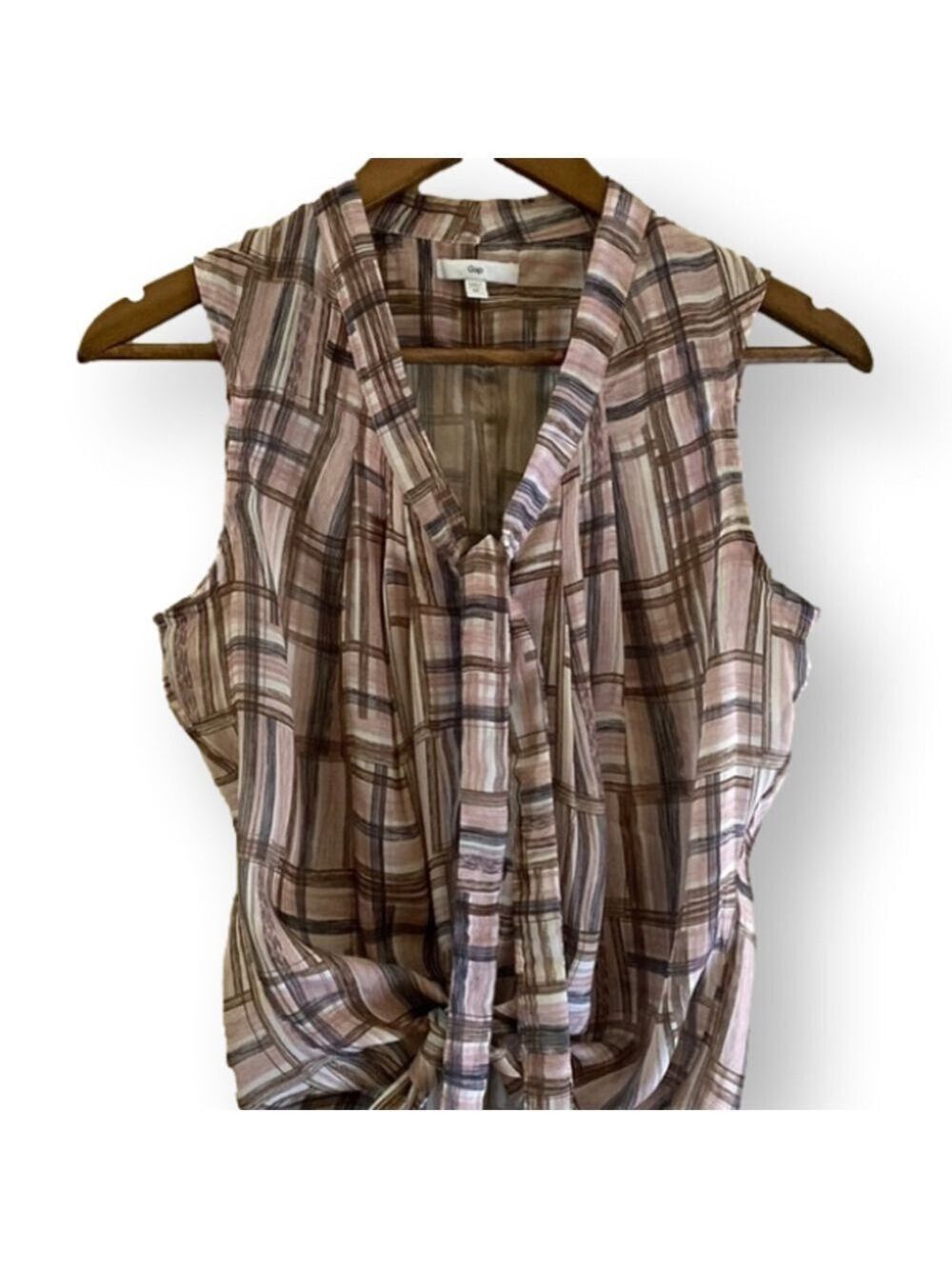 112.GAP Silk like sleeveless tie front blouse. Pink grey tan print.